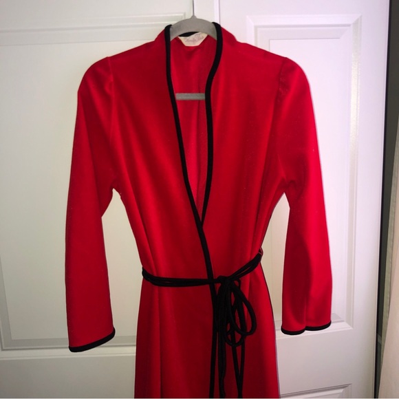 Vintage Vanity Fair Womens Red‎ Velour Belted Tie Waist Robe Long Sleeve Size 14 - Picture 15 of 16